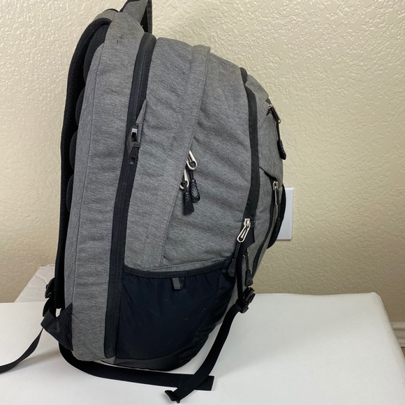 North face surge backpack - Picture 3 of 5